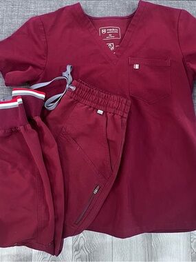 medicio Women's V-Neck Scrub Top in Burgundy
